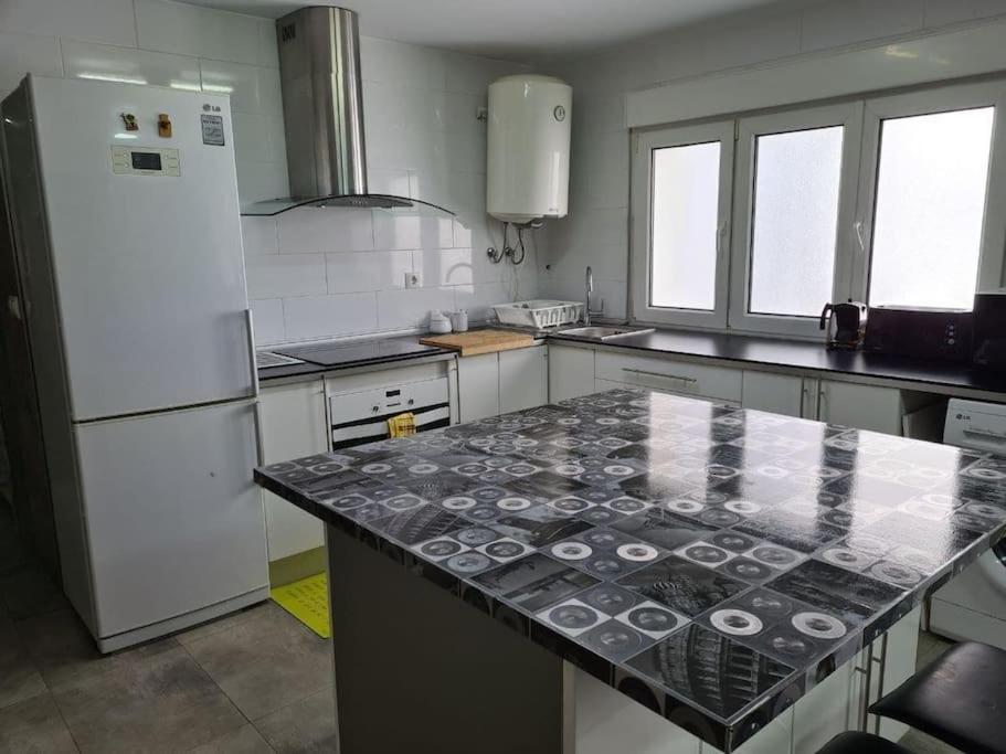 A Un Paso De La Playa, Amplio Apartamento Gijón Esterno foto